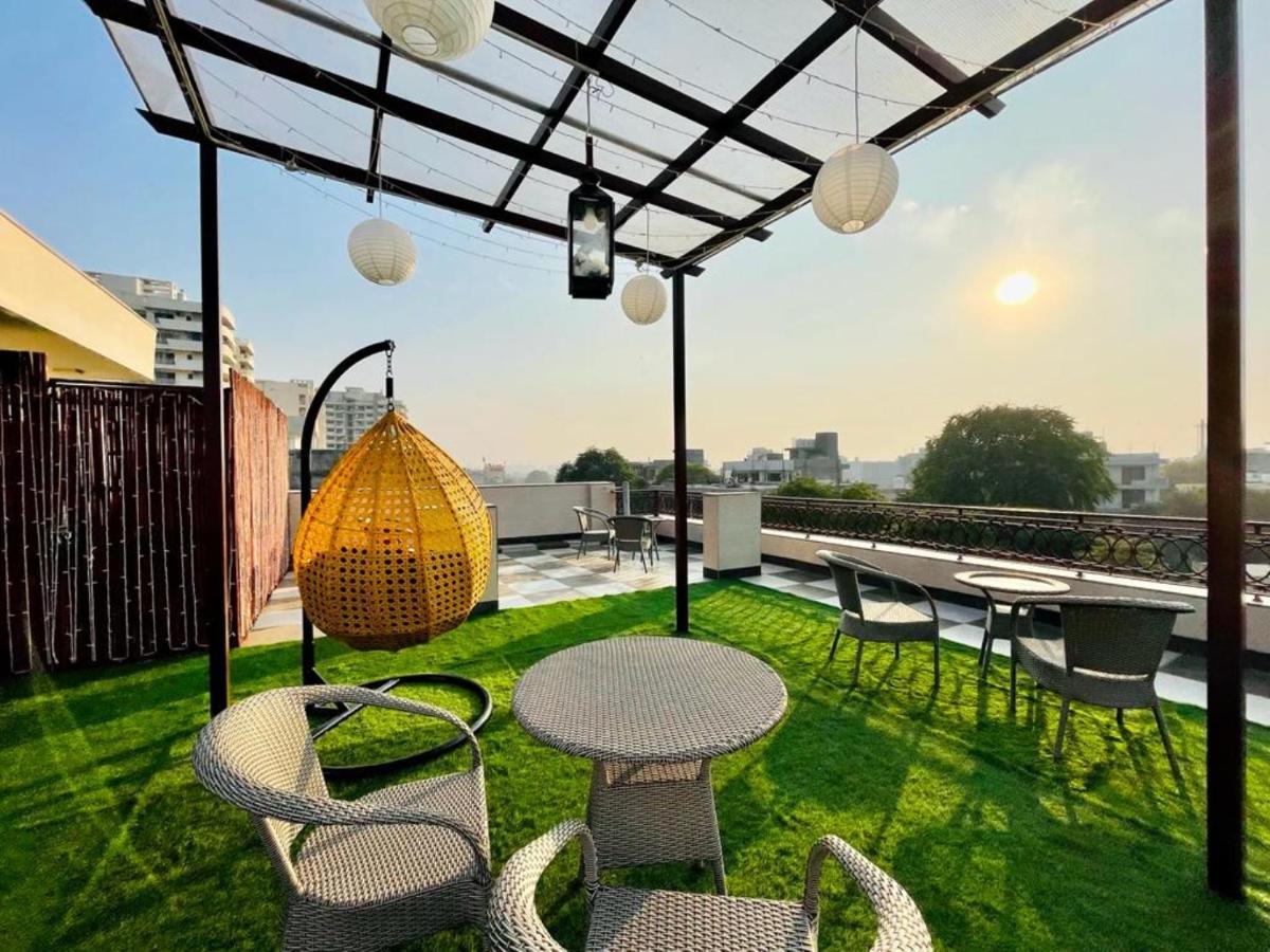 Bluo Studio5 Golf Course Road - Gym, Terrace Garden Гургаон Екстериор снимка