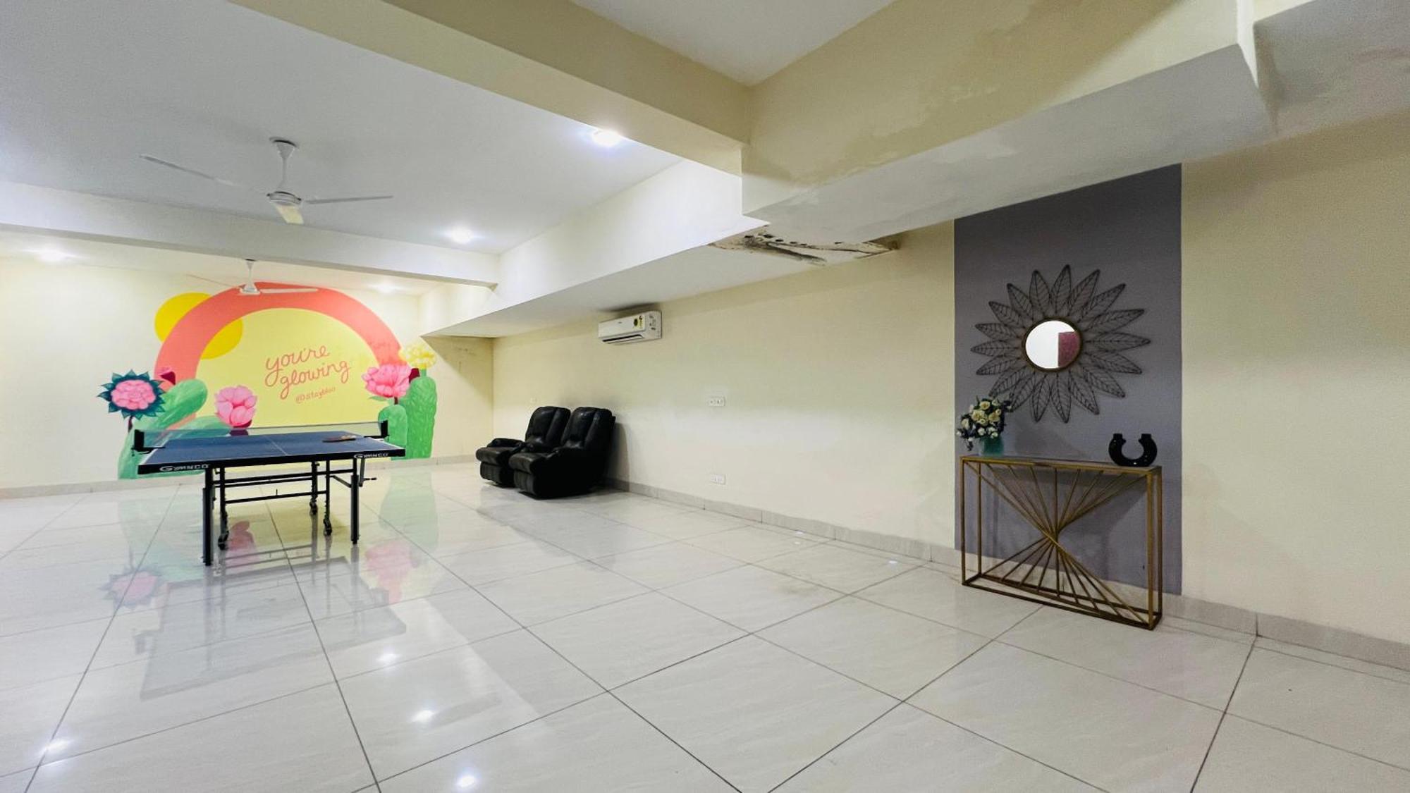 Bluo Studio5 Golf Course Road - Gym, Terrace Garden Гургаон Екстериор снимка