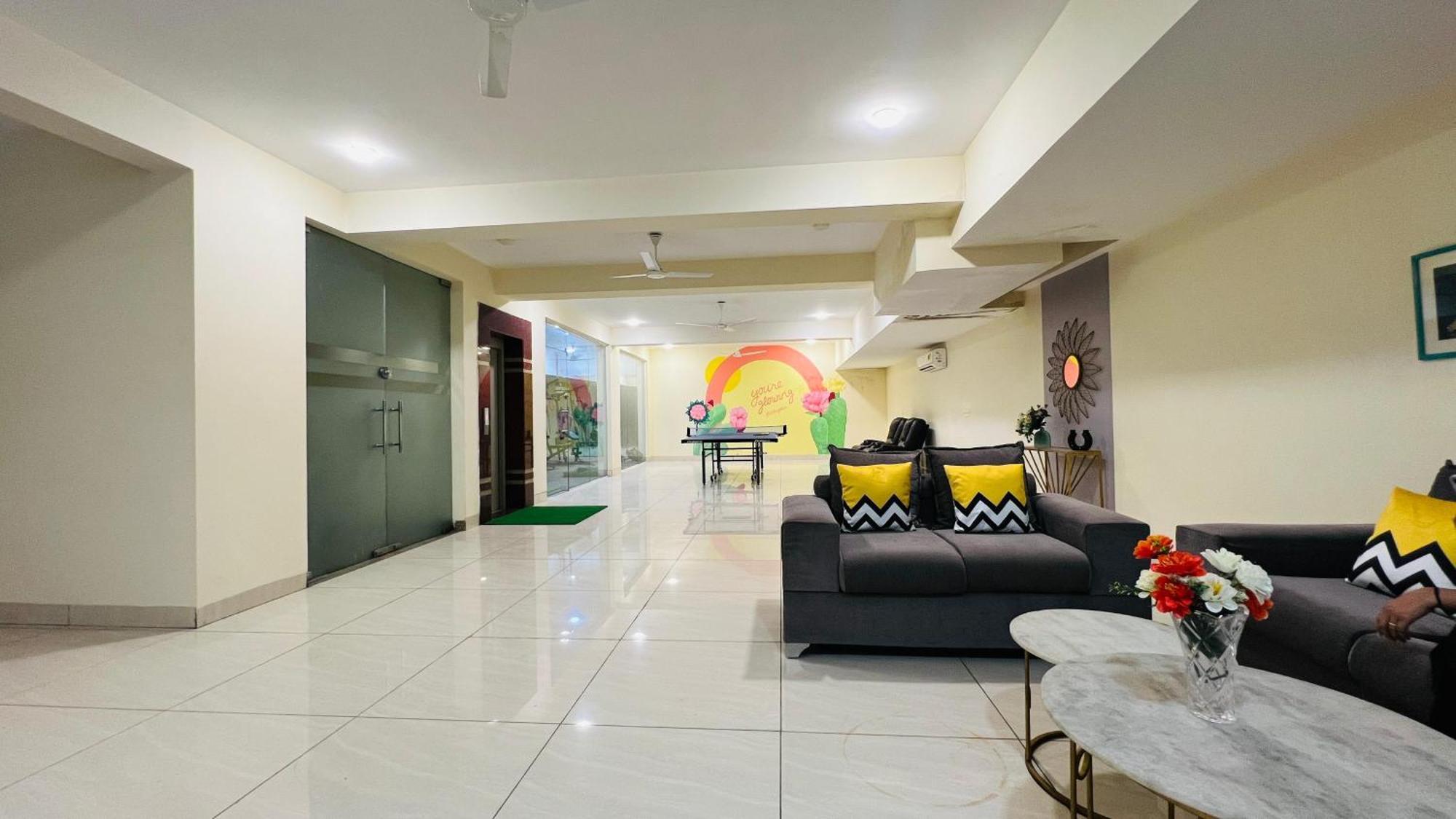 Bluo Studio5 Golf Course Road - Gym, Terrace Garden Гургаон Екстериор снимка