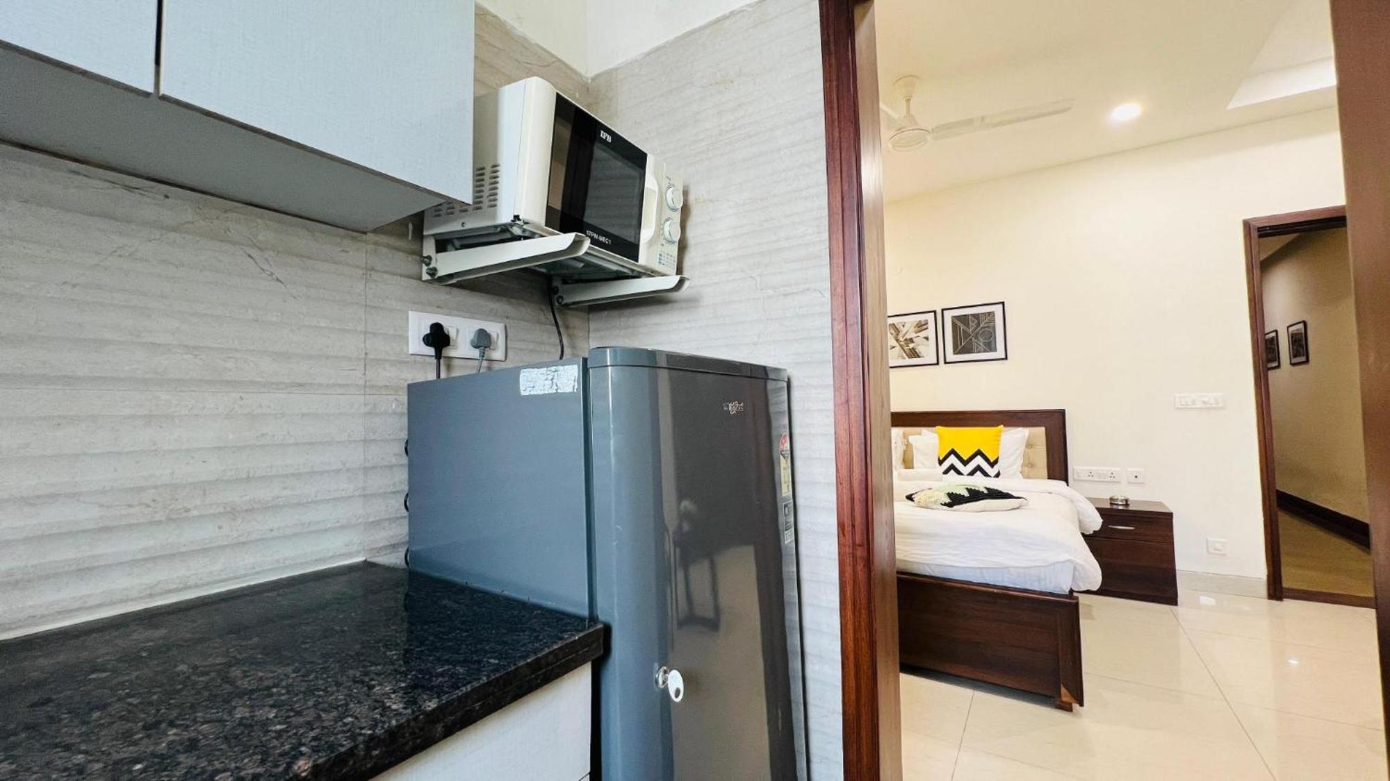 Bluo Studio5 Golf Course Road - Gym, Terrace Garden Гургаон Екстериор снимка