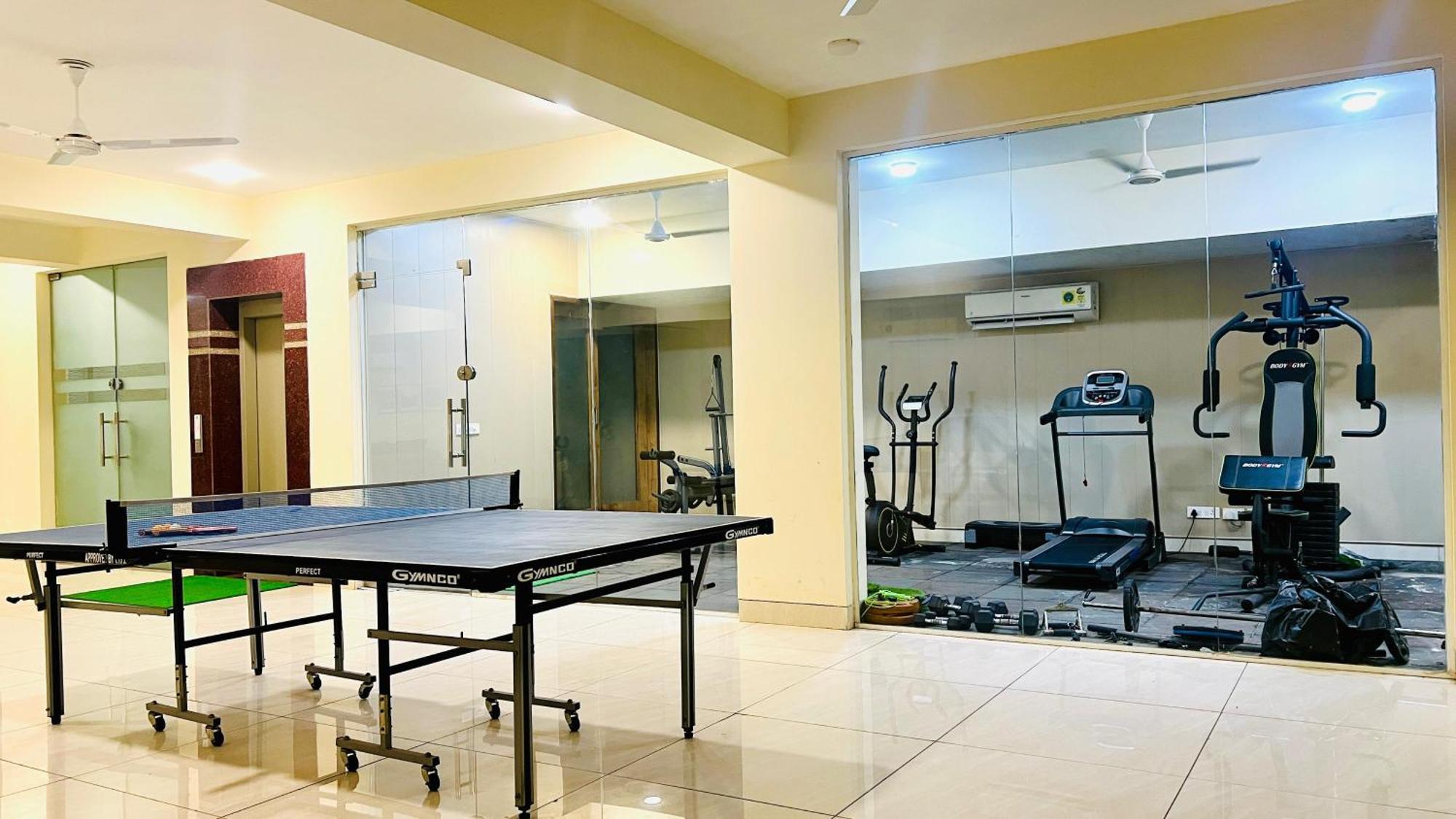 Bluo Studio5 Golf Course Road - Gym, Terrace Garden Гургаон Екстериор снимка