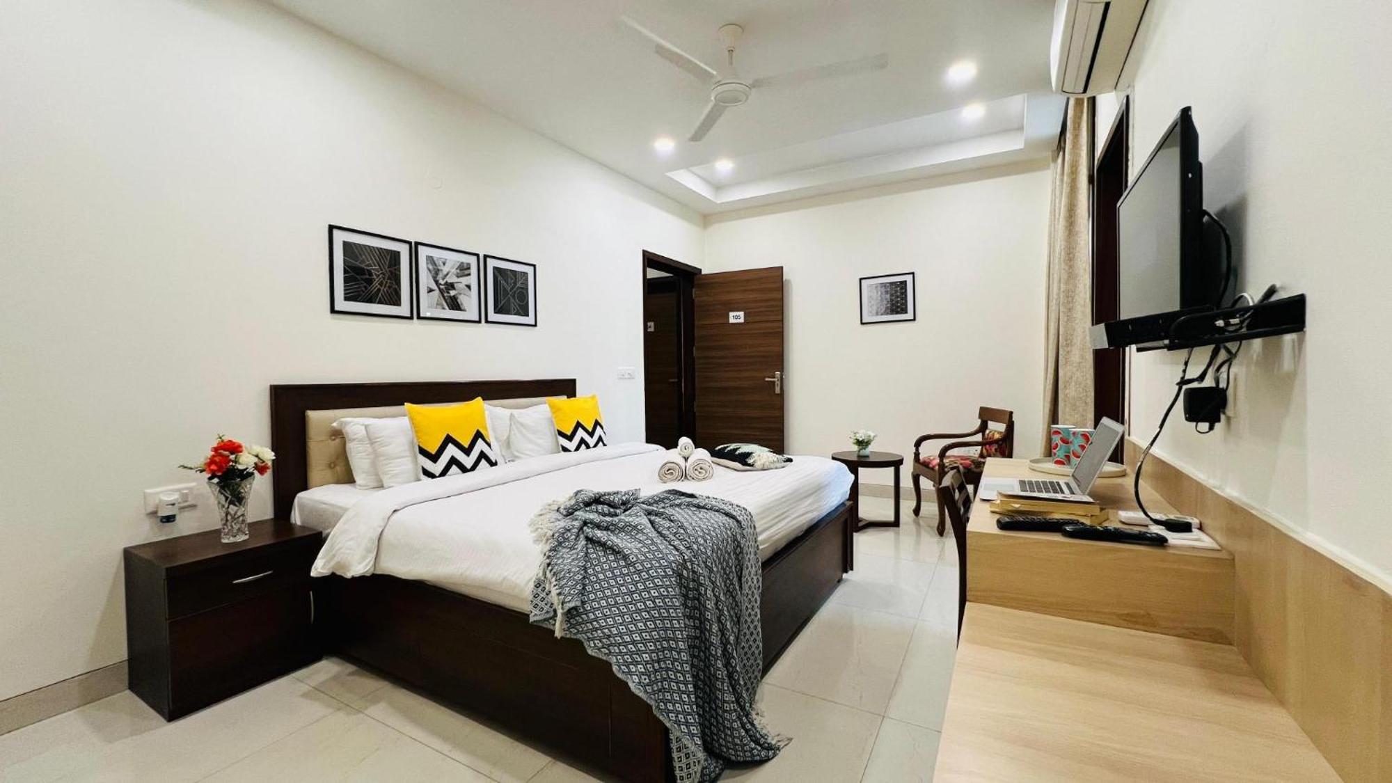 Bluo Studio5 Golf Course Road - Gym, Terrace Garden Гургаон Екстериор снимка